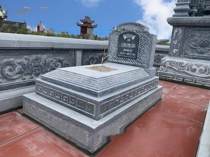 Góc phải mẫu mộ đá xanh đen CT04 do Đá Mỹ Nghệ Cát Tiến