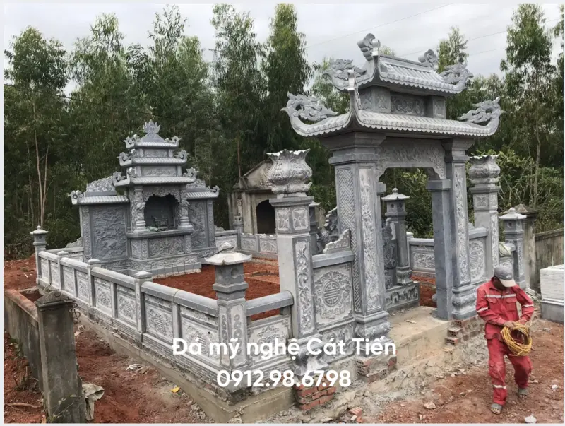 Khu lăng mộ đá xanh đen là công trình bền bỉ theo theo thời gian nhờ nhiều đặc tính ưu việt