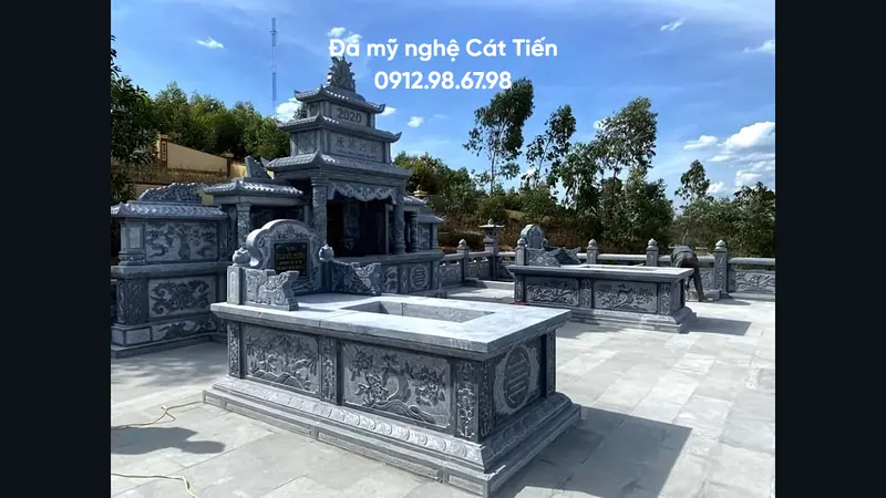 Đá mỹ nghệ Cát Tiến cung cấp mẫu khu lăng mộ đá xanh đen phù hợp với nhu cầu gia chủ