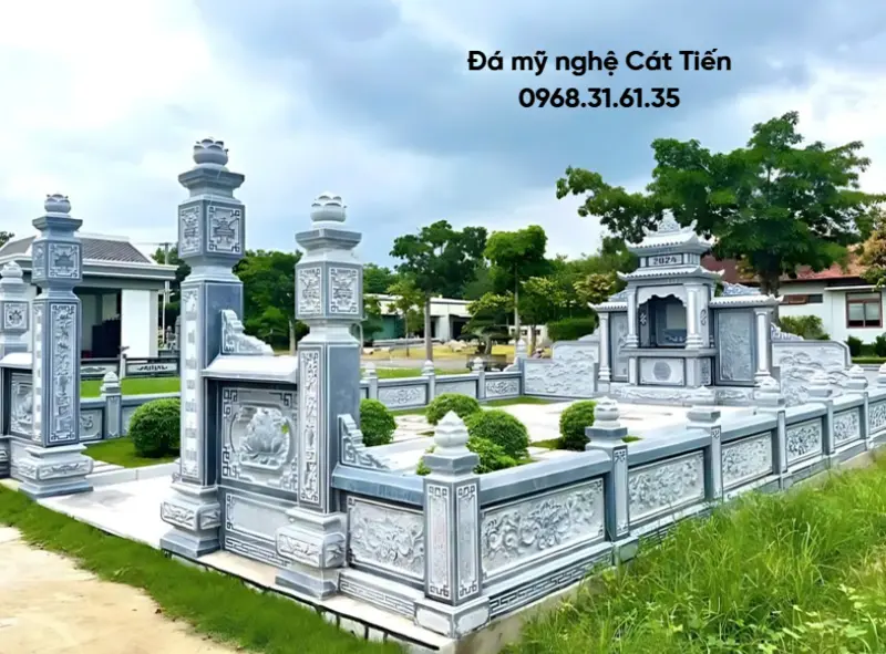 Đá mỹ nghệ Cát Tiến cung cấp mẫu khuôn viên lăng mộ đá với không gian trang nghiêm, chuẩn phong thủy