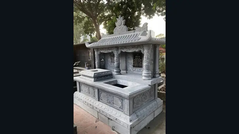 Đá mỹ nghệ Cát Tiến cung cấp mẫu mộ đá đôi một mái thanh thoát, trang trọng