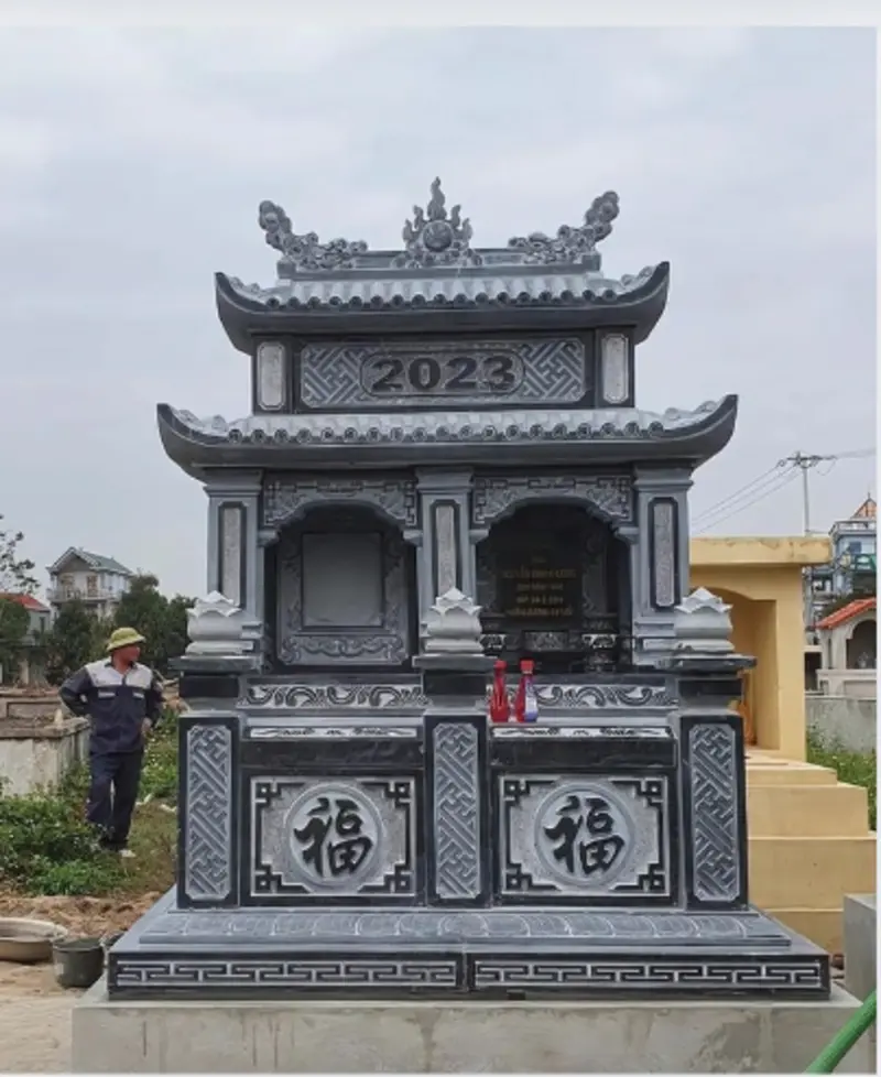 Mẫu mộ một mái có thiết kế đơn giản, với phần mái phẳng hoặc chóp nhẹ, thanh thoát