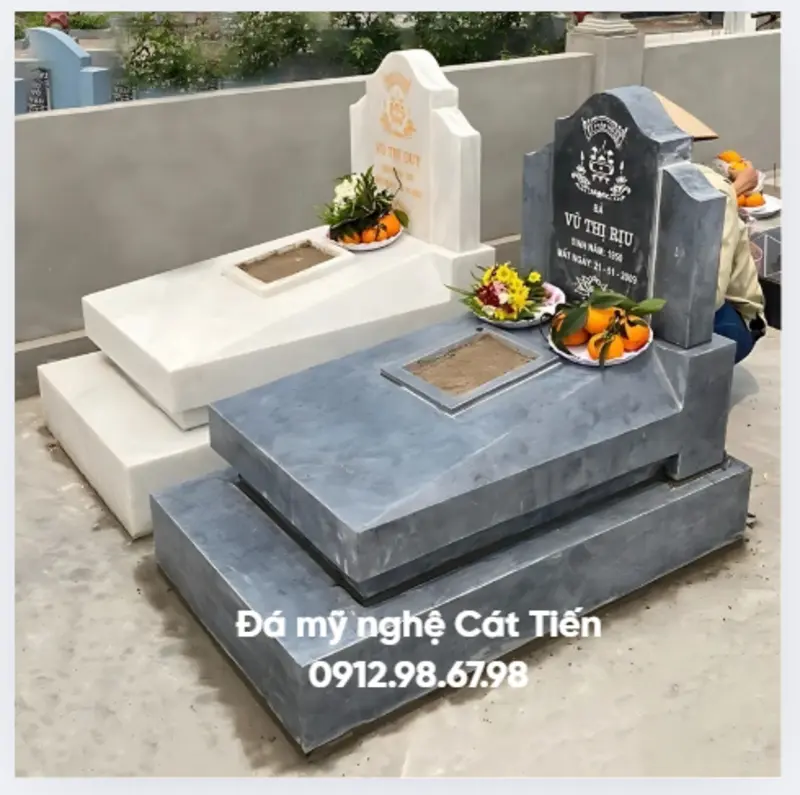 Mộ đá đơn không mái, hay còn gọi là mộ Tam Sơn, có thiết kế đơn giản với ba cấp bậc