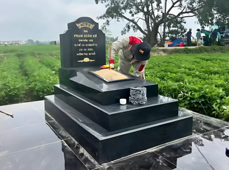 Mộ hỏa táng có thể thiết kế mái vòm mềm mại hoặc hộp kín vuông vức