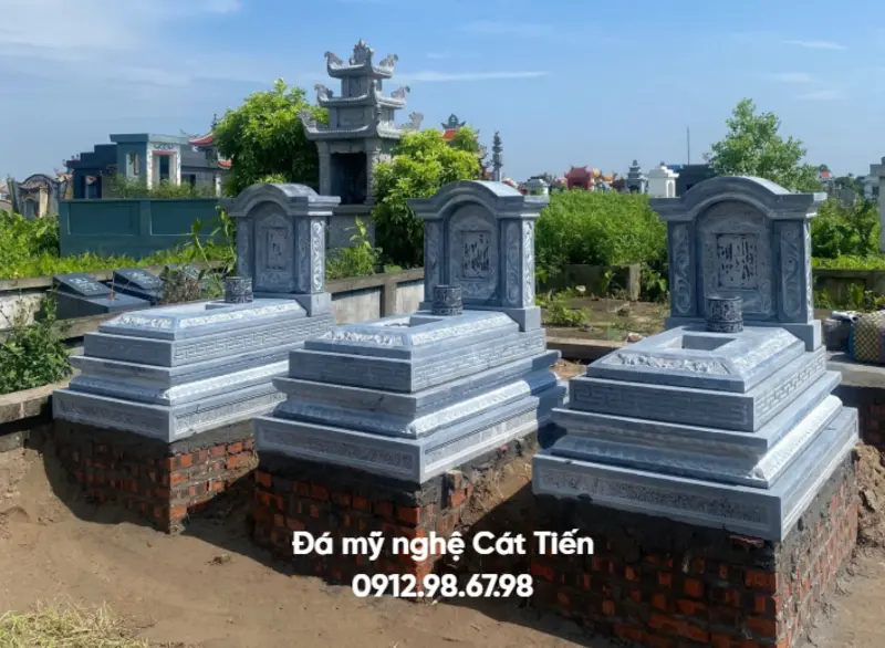 Đá mỹ nghệ Cát Tiến đảm bảo thi công mộ đá đúng theo yêu cầu của gia chủ, không phát sinh chi phí sau thi công