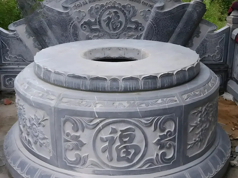 Mộ đá tròn hỏa táng đựng tiểu quách nên có kích thước nhỏ, vừa vặn