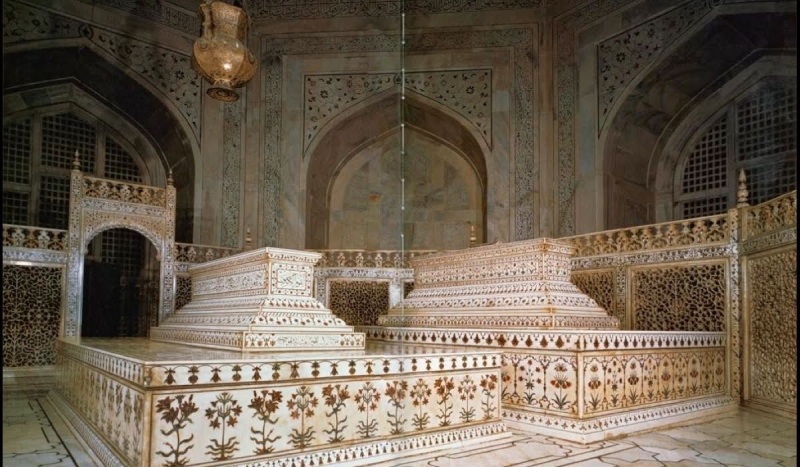 Kiến trúc đối xứng của Taj Mahal