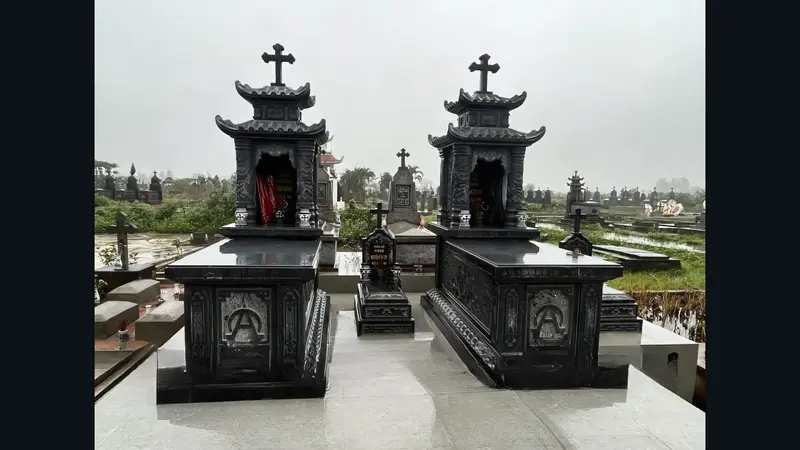 Mẫu lăng mộ Công giáo đá hoa cương với 2 tầng mái uy nghiêm