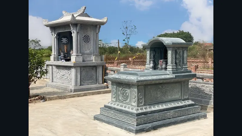 Lăng mộ đá đơn mang nhiều giá trị phong thủy sâu sắc, giúp kết nối tâm linh và tạo khí trường tốt cho hậu thế