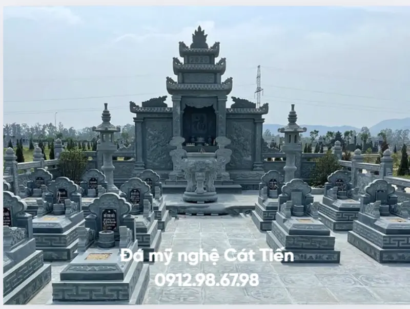 Sử dụng lăng mộ đá đơn giúp tạo nên sự đồng bộ về kiến trúc, đảm bảo tính thẩm mỹ tổng thể