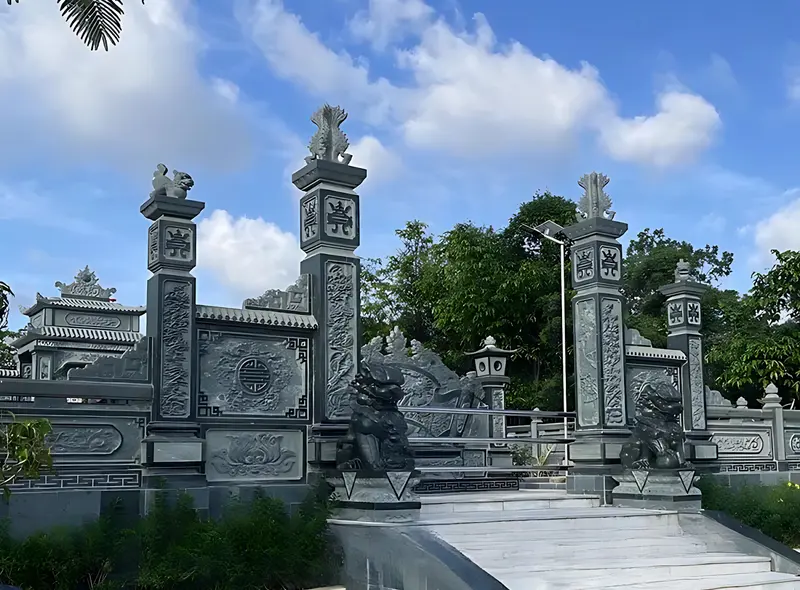 Mẫu lăng mộ đá xanh rêu dòng họ Nguyễn tại Nghệ An