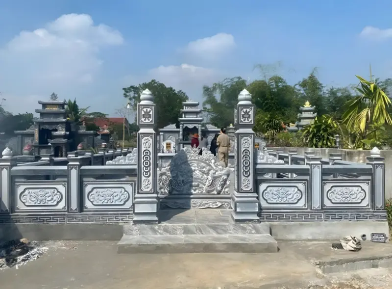 Mẫu lăng mộ đá xanh đen mang vẻ đẹp bề thế và uy nghi