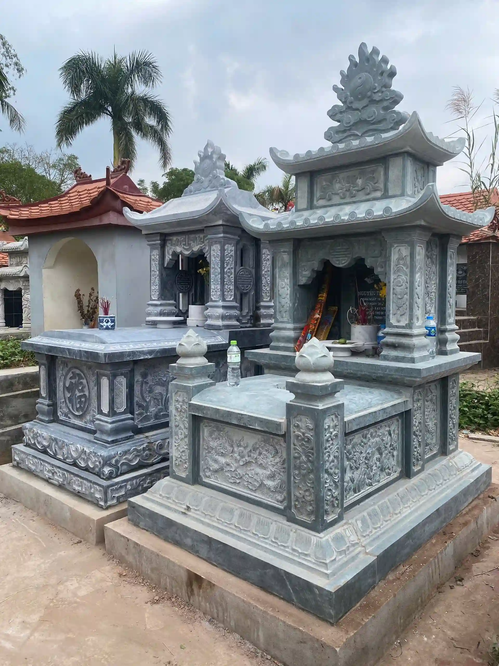 Lăng mộ đá xanh rêu CT35 do Cát Tiến thi công