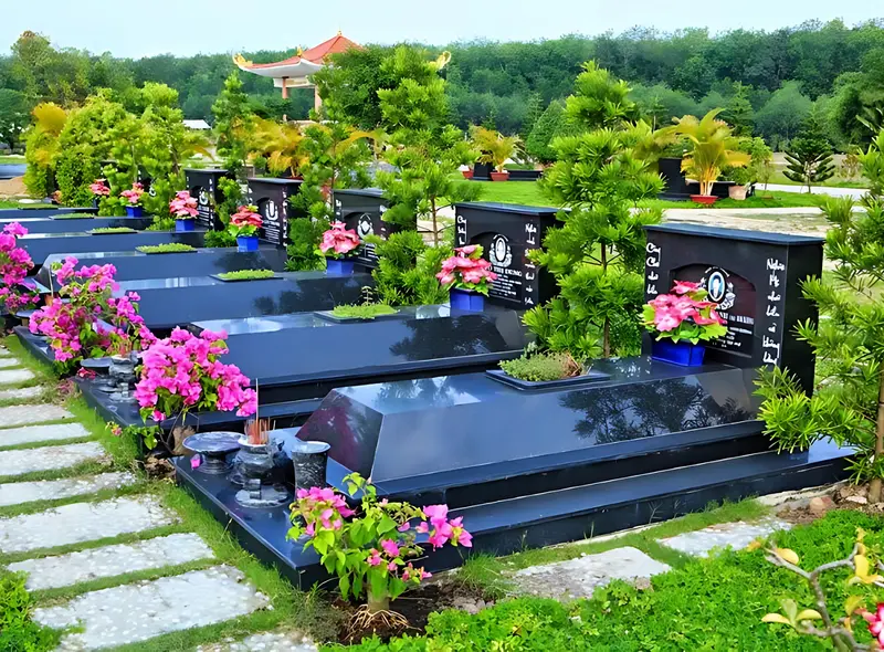 Mẫu lăng mộ ốp đá hoa cương đen tuyền, ít bám rêu và bụi bẩn trong một thời gian, giữ mộ phần luôn sạch đẹp