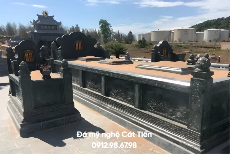 Lăng mộ tổ được thiết kế hài hòa với tổng thể khu lăng mộ