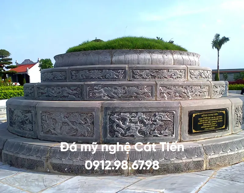 Đá mỹ nghệ Cát Tiến cung cấp mẫu mộ tròn đá 5 cấp với thiết kế phân tầng rõ ràng