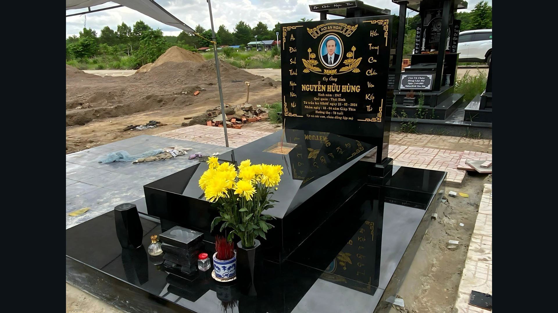 Mái một tầng giúp tổng thể gọn gàng, phù hợp cho những khu mộ có diện tích hạn chế