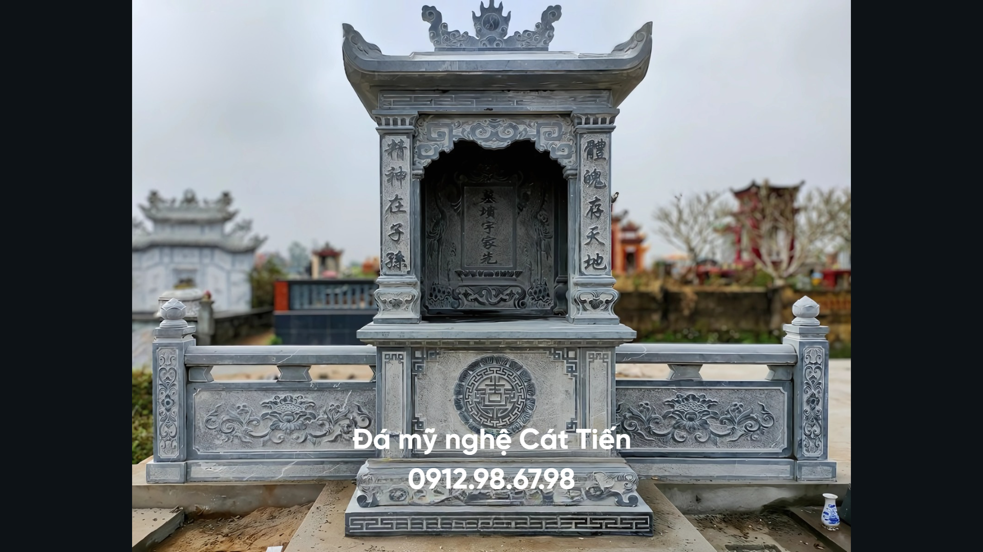 Mẫu lăng mộ đá 1 mái xanh đen là lựa chọn hoàn hảo cho các công trình gia tộc hoặc mộ phần riêng lẻ, mang đến vẻ uy nghi và chuẩn phong thủy