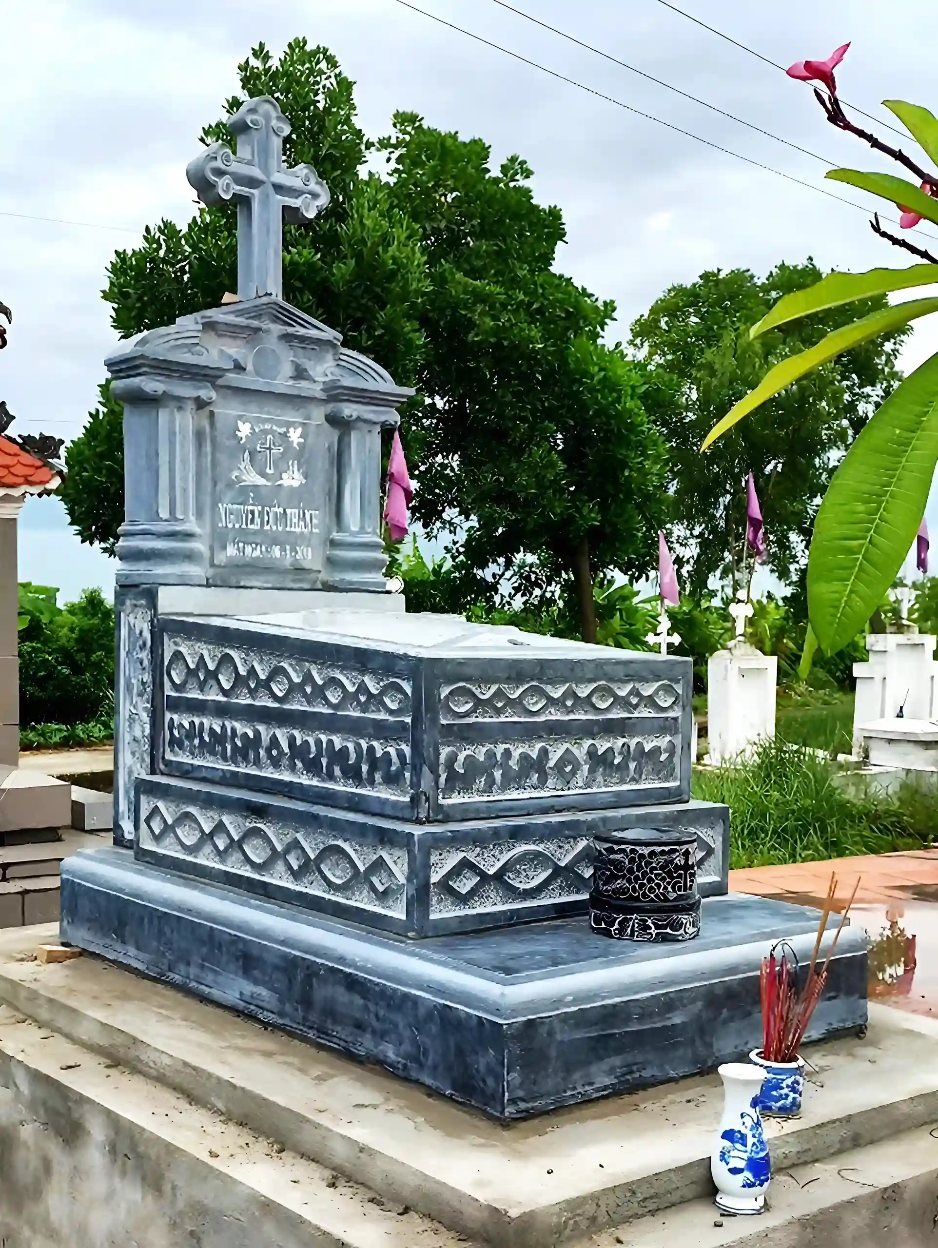 Mẫu mộ đá công giáo xanh rêu CT41