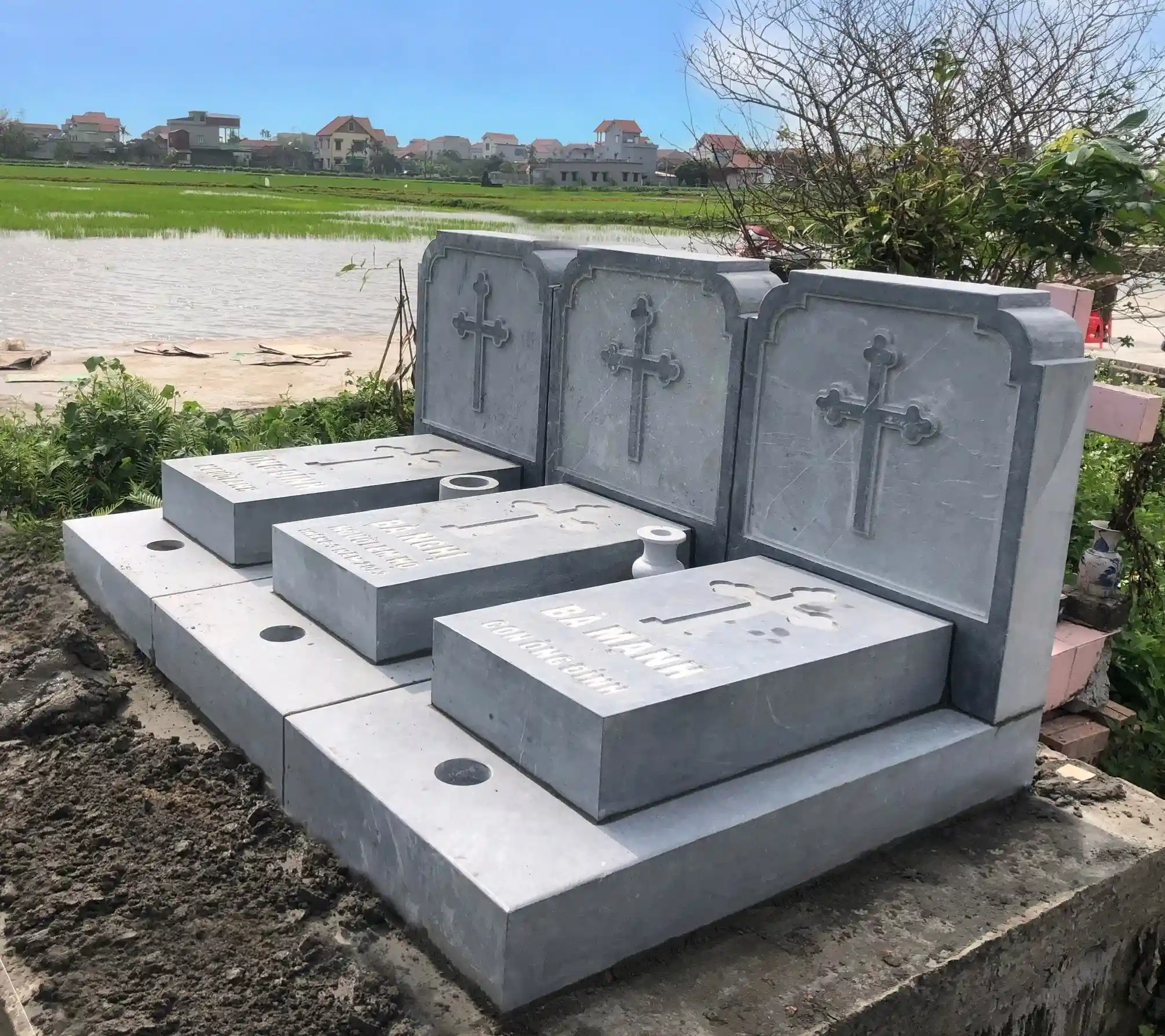 Mẫu mộ đá xanh rêu CT43 thi công tại Hà Tĩnh năm 2025