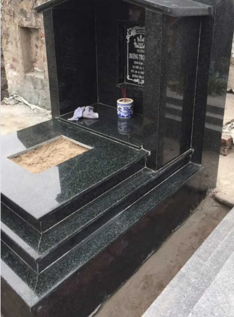 Mộ ốp đá hoa cương Kim Sa đơn giản, nhưng tinh tế, phù hợp với nhiều không gian lăng mộ khác nhau