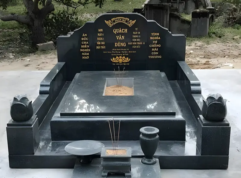 Mẫu mộ ốp đá Granite Kim Sa nổi tiếng về độ bền, khả năng chống thấm và chống chọi với thời tiết khắc nghiệt tốt