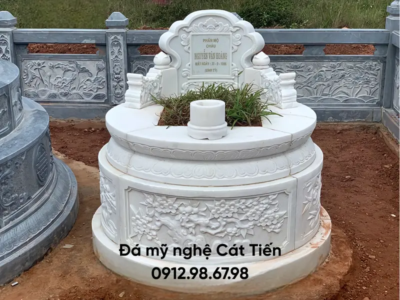 Đá mỹ nghệ Cát Tiến cung cấp mẫu mộ đá tròn được chế tác từ đá trắng mang thẩm mỹ cao