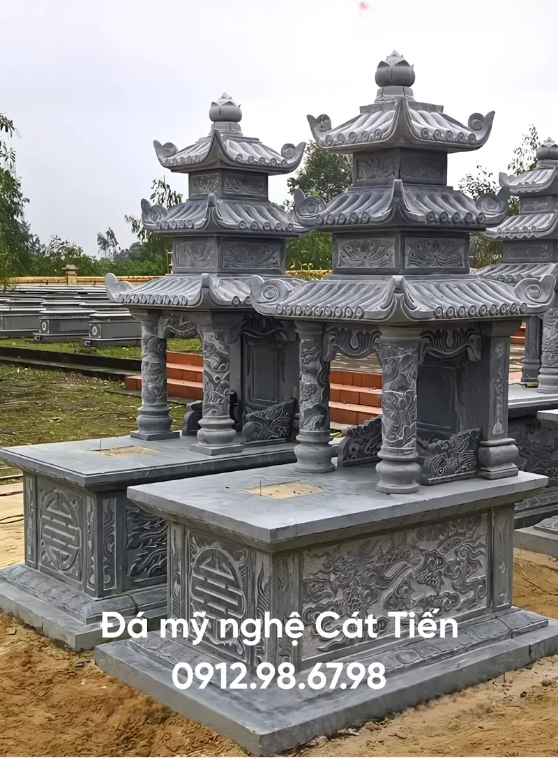 Đá mỹ nghệ Cát Tiến cung cấp mẫu mộ đá ba mái thể hiện sự uy nghi, bề thế
