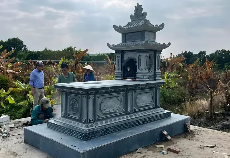 Phần mái che được tin là sẽ lan tỏa phúc lộc đến con cháu trong dòng họ