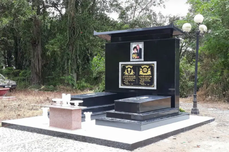 Mẫu mộ đá đôi chế tác bằng đá Granite phù hợp với những gia đình ưu tiên sự đơn giản trong các thiết kế