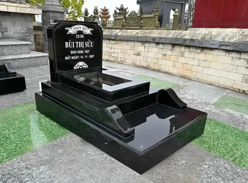 Mẫu mộ đá đơn Granite nguyên khối có màu sắc sang trọng và độ bền vượt trội