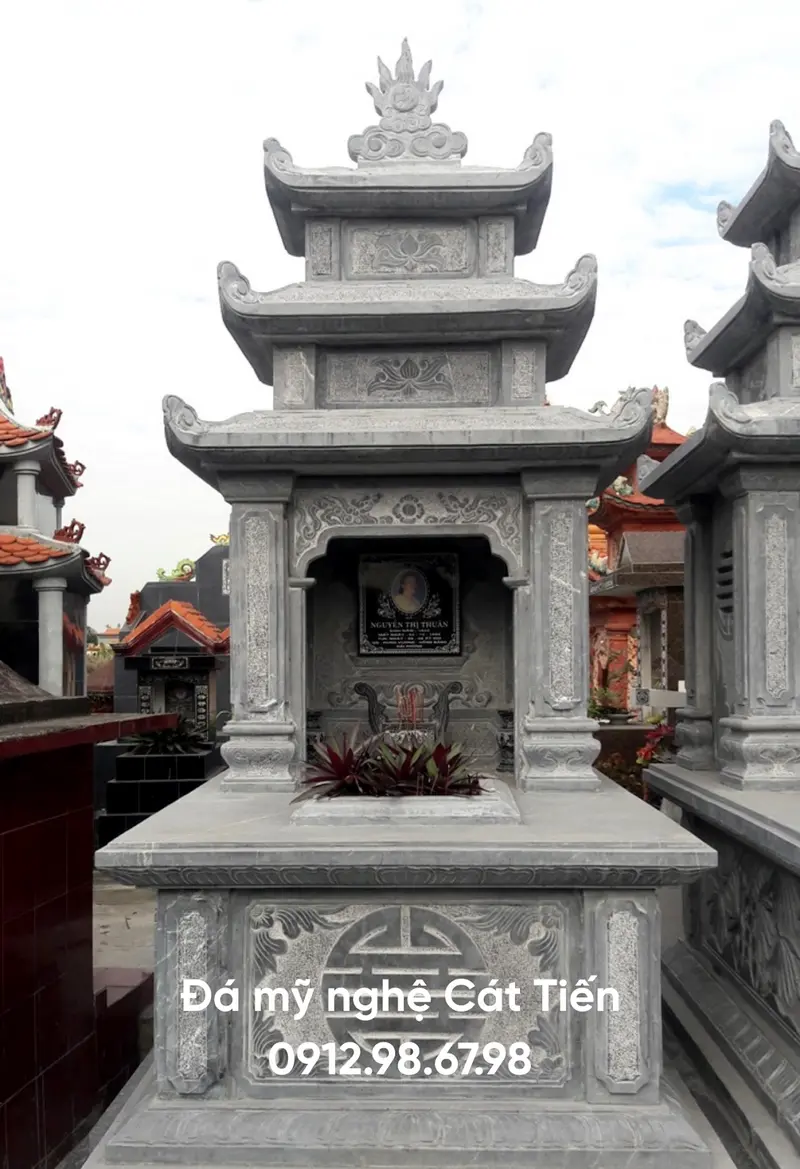 Đá mỹ nghệ Cát Tiến cung cấp mẫu mộ đá đơn ba mái được chế tác từ đá xanh đen