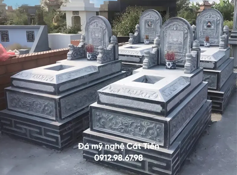 Đá mỹ nghệ Cát Tiến cung cấp mẫu mộ đá đơn không mái được chế tác từ đá xanh đen nguyên khối