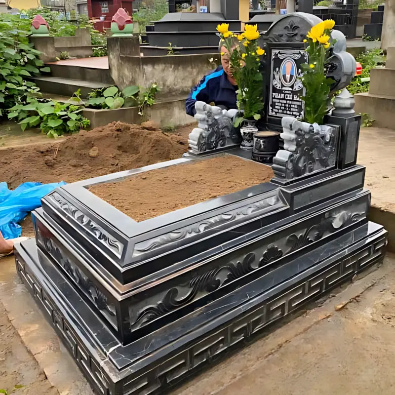 Mẫu mộ đá xanh đen không mái với thiết kế đơn giản, hoa văn chạm khắc tinh xảo