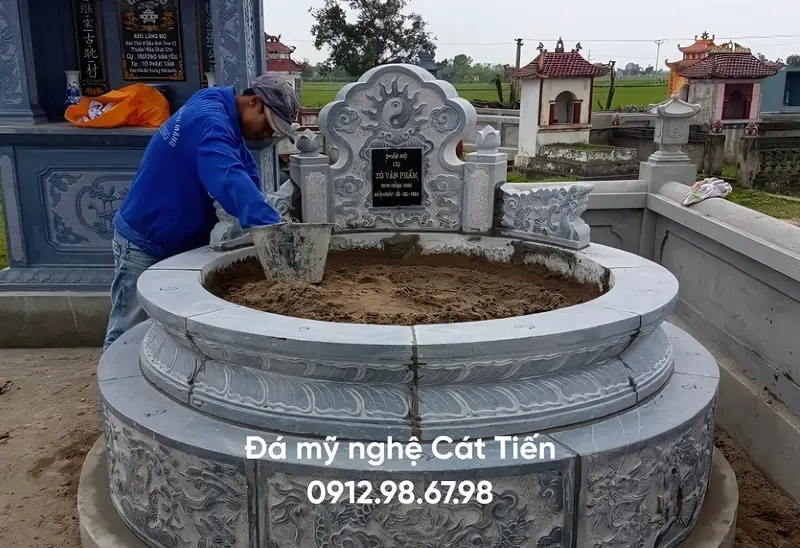 Mộ đá tròn tượng trưng cho sự viên mãn, biểu tượng của sự hoàn thiện và đủ đầy