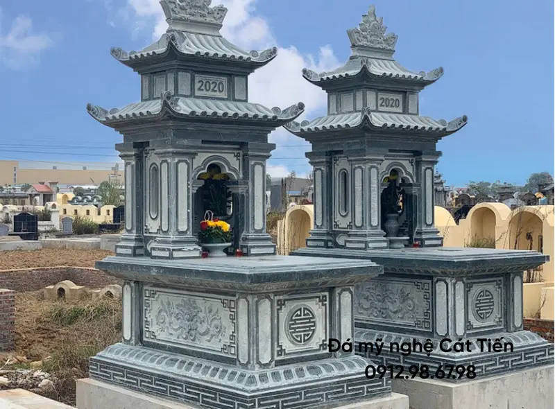 Mộ đá với kiểu dáng trang nhã, thể hiện sự chỉn chu của gia chủ