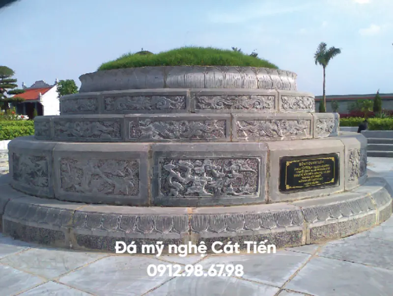 Khi thi công mộ đá tròn, gia chủ cần lựa chọn đơn vị thi công uy tín, có kinh nghiệm lâu năm