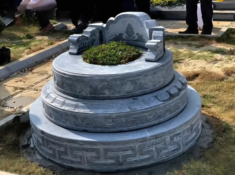 Mộ đá tròn phù hợp cho nhu cầu cải táng, dễ bố trí trong khuôn viên nhỏ