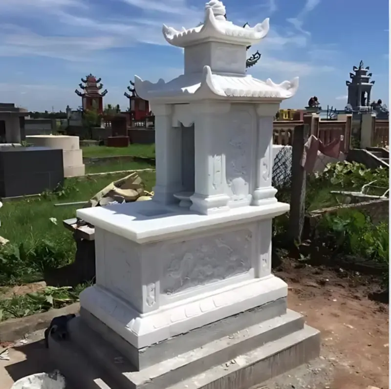 Mộ ốp đá cẩm thạch (Marble) nổi bật với vẻ đẹp sang trọng và những đường vân độc đáo