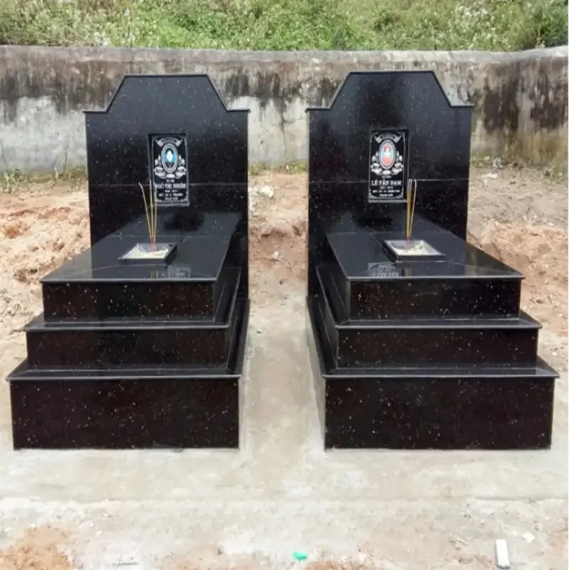 Mộ ốp đá Kim Sa mang lại vẻ đẹp sang trọng nhờ bề mặt sáng bóng và các hạt ánh kim vàng