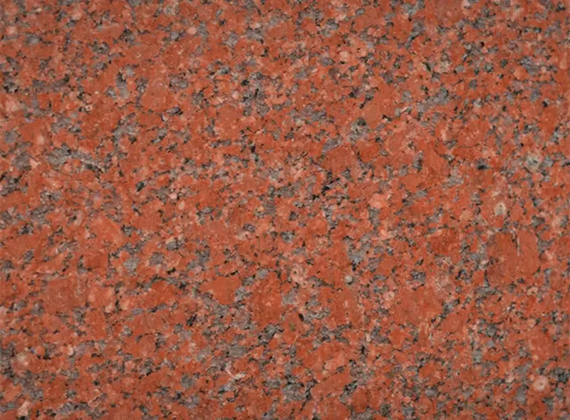 Đá Đỏ Ruby Ấn Độ có màu đỏ mận sáng bóng với độ cứng cao và khả năng chống trầy tốt