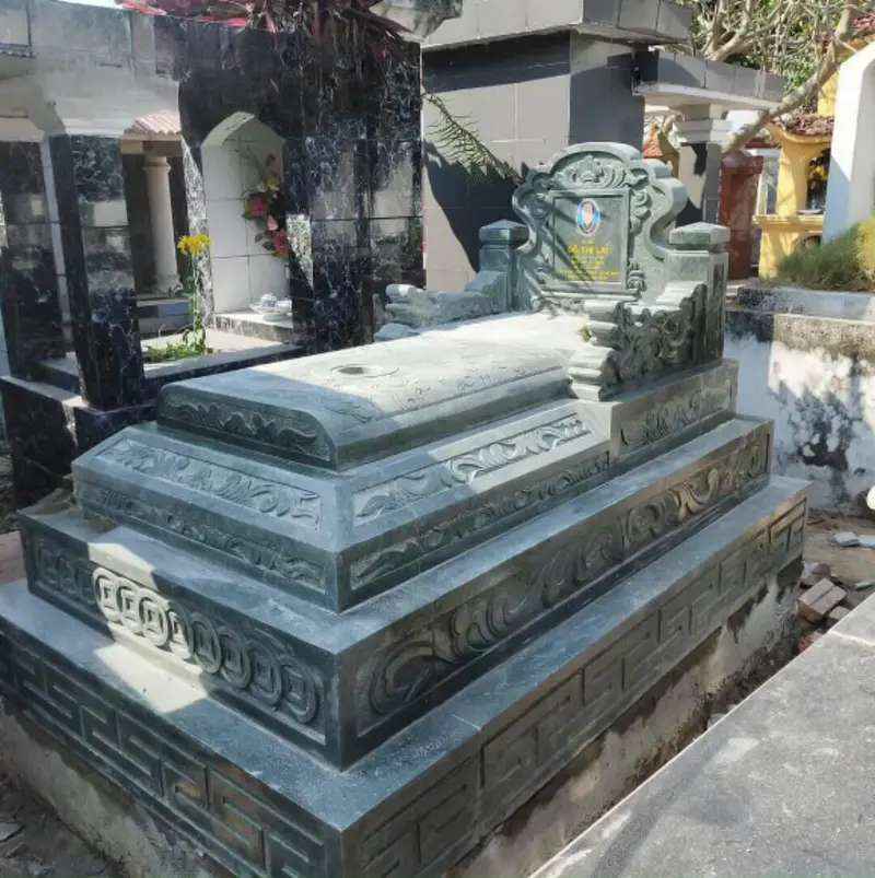 Mẫu mộ đá tam cấp bằng đá xanh rêu tự nhiên đẹp