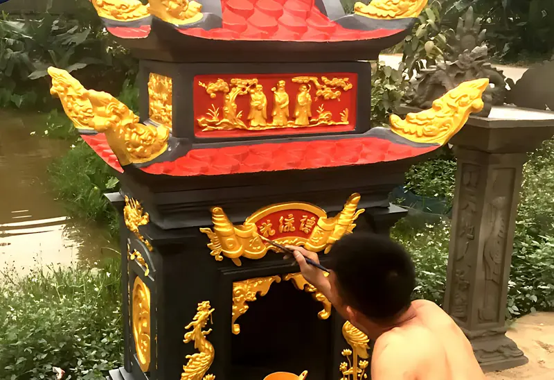 Từng công đoạn trong quy trình sơn đều cần sự tỉ mỉ, cẩn thận