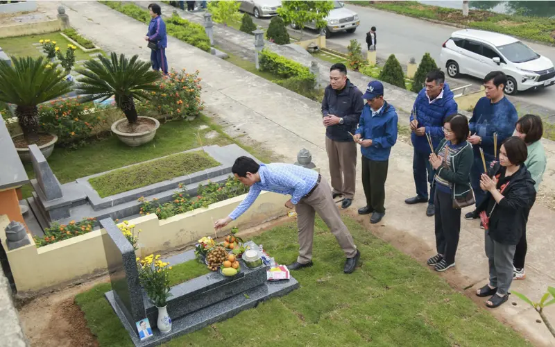 Phong tục thăm mộ tổ tiên thể hiện lòng hiếu thảo và gắn kết tâm linh với cội nguồn 