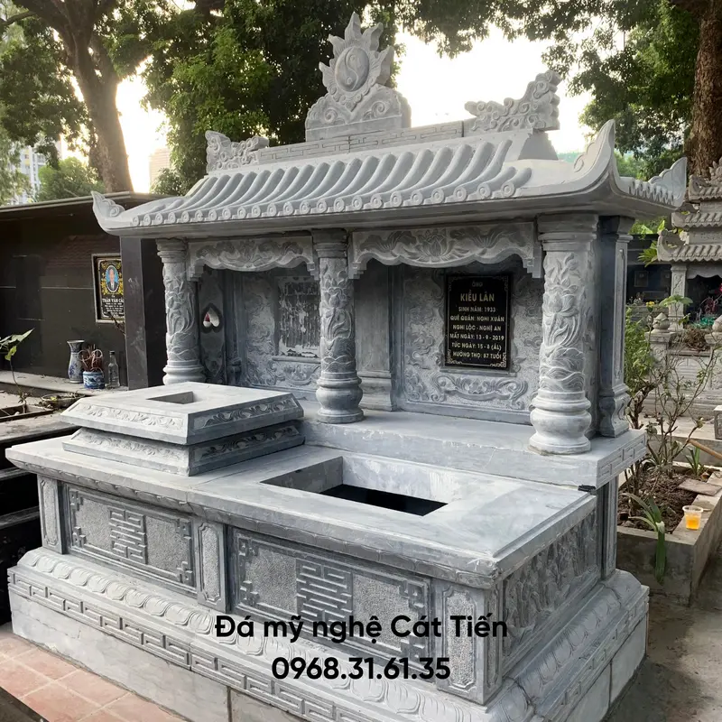 Thiết kế lăng mộ đôi bằng đá nguyên khối, tạo nên vẻ đẹp bền bỉ vượt thời gian