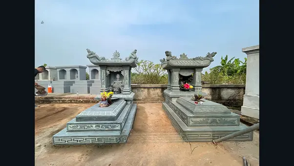 Lăng mộ đá một mái có kết cấu đơn giản, giúp tổng thể công trình cân đối
