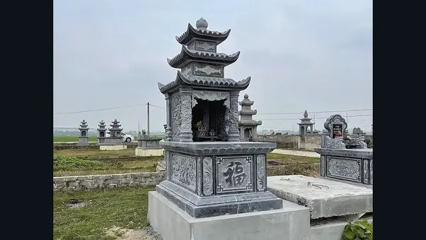 Ba mái tượng trưng cho Thiên - Địa - Nhân, thể hiện sự hài hòa của vũ trụ