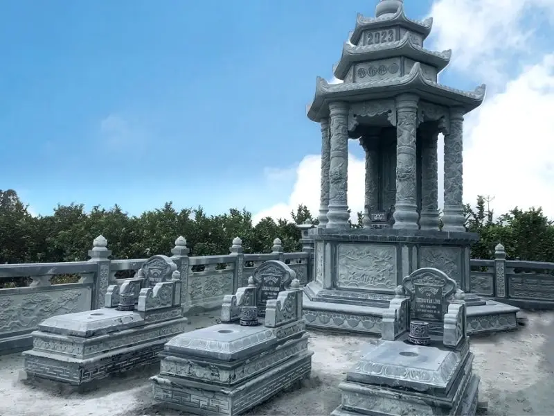 Mộ tổ là công trình trung tâm của cả khu lăng mộ, thể hiện lòng tri ân của con cháu