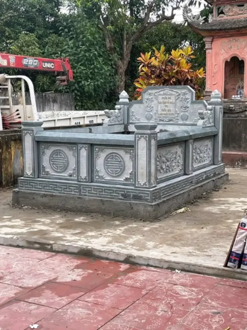 Mẫu mộ tổ vuông đá hoa văn truyền thống chạm khắc tinh xảo