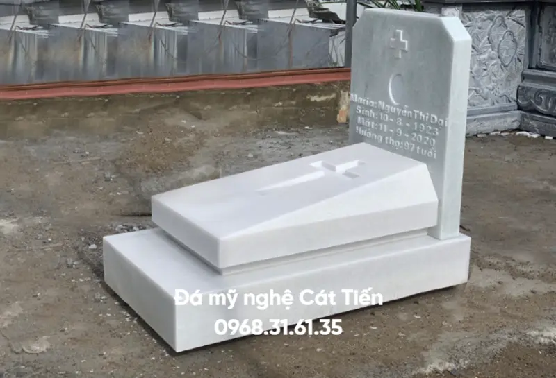 mẫu mộ Công giáo